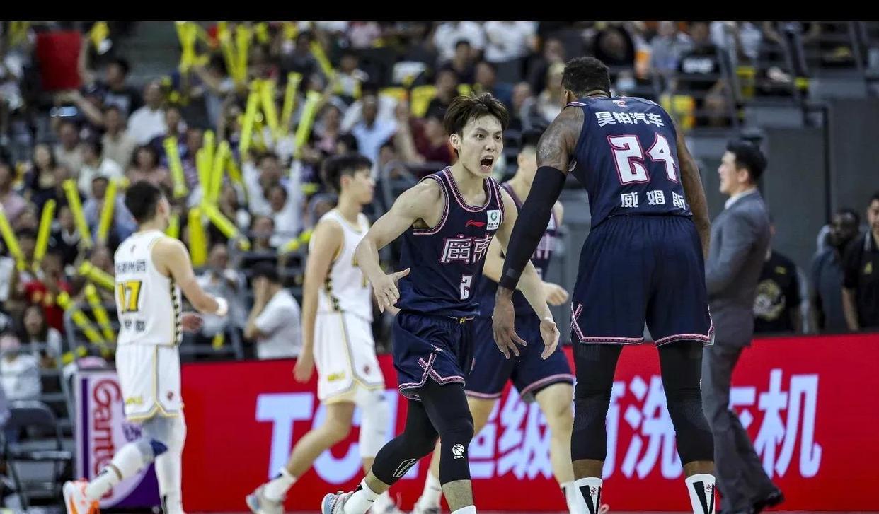 NBA强队击败劲旅，稳居东西部联盟榜首的简单介绍