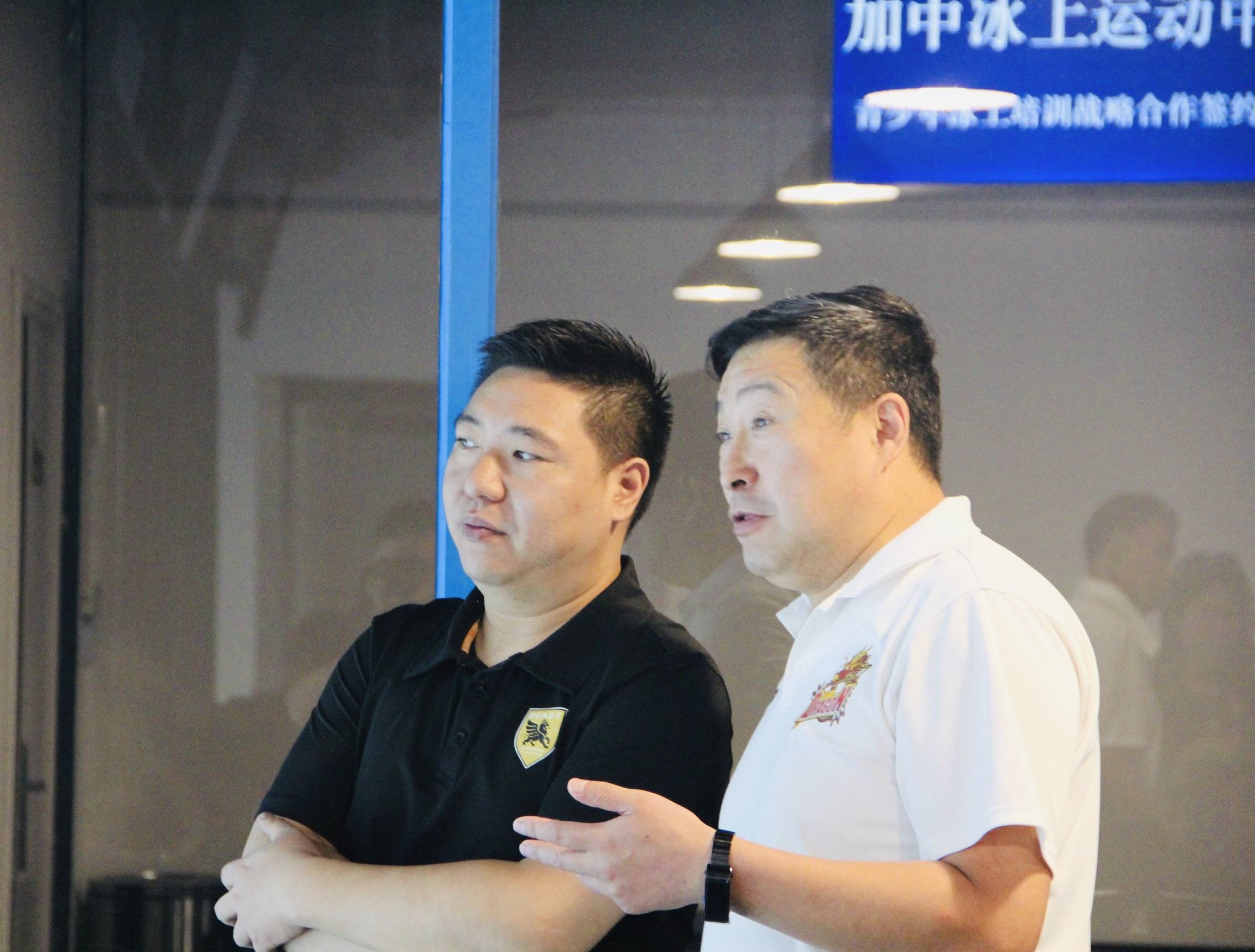 开云体育下载-教练团队合力携手，打造强大实力