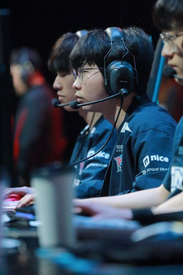 IG绝杀RNG，Tarzan团战一打五激烈交锋小组赛，留下经典瞬间的简单介绍