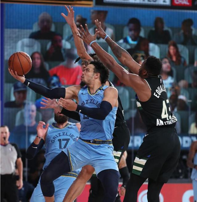 开云体育官网-上海队碾压马刺，利拉德惊艳四座