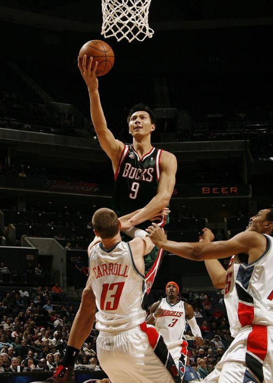 开云体育平台APP-湖人鏖战广东队，易建联扛起全队