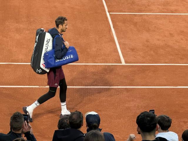 开云体育中国-蒙特卡洛大师赛险胜法网，梅德韦杰夫点燃赛场